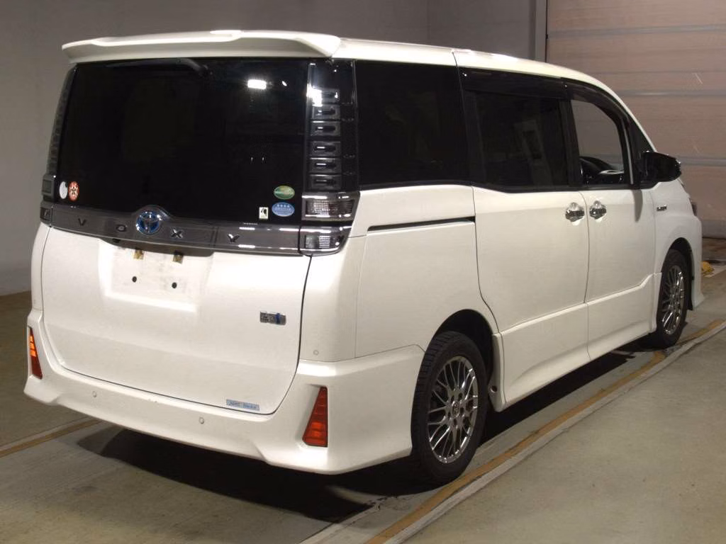 TOYOTA VOXY