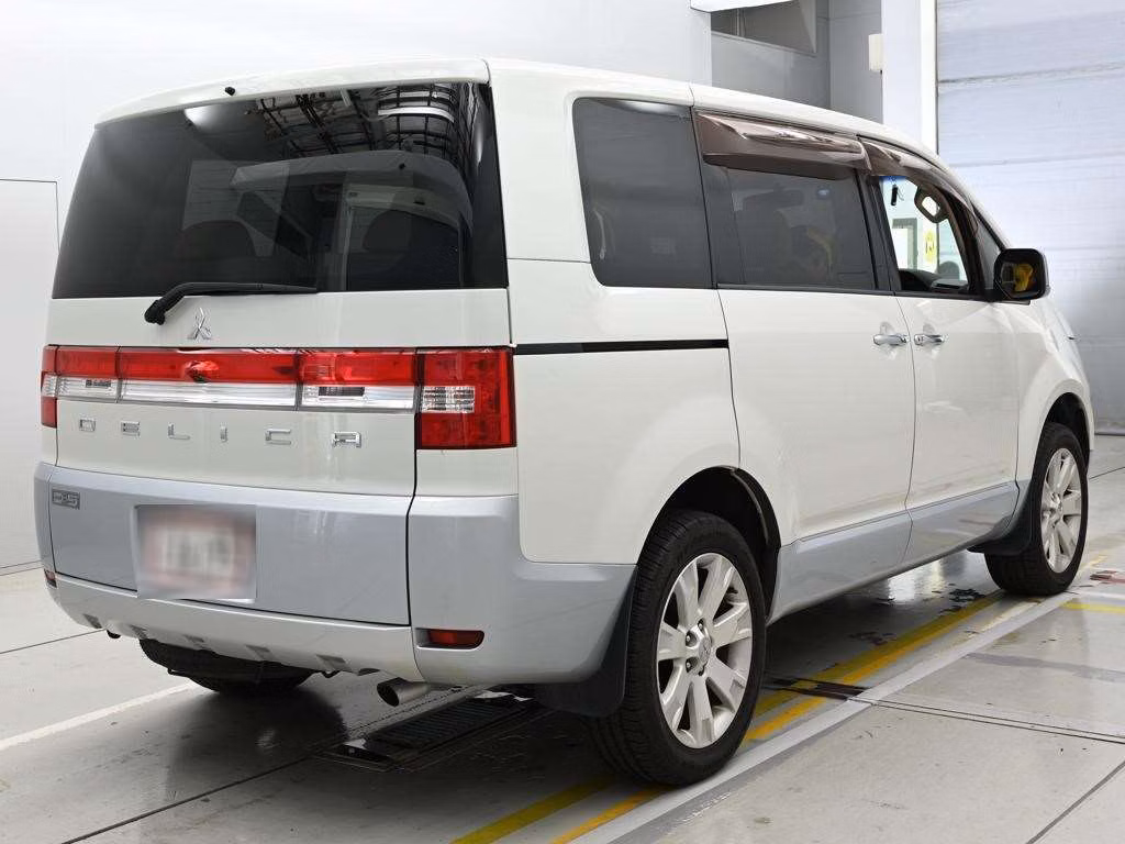 MITSUBISHI DELICA D:5