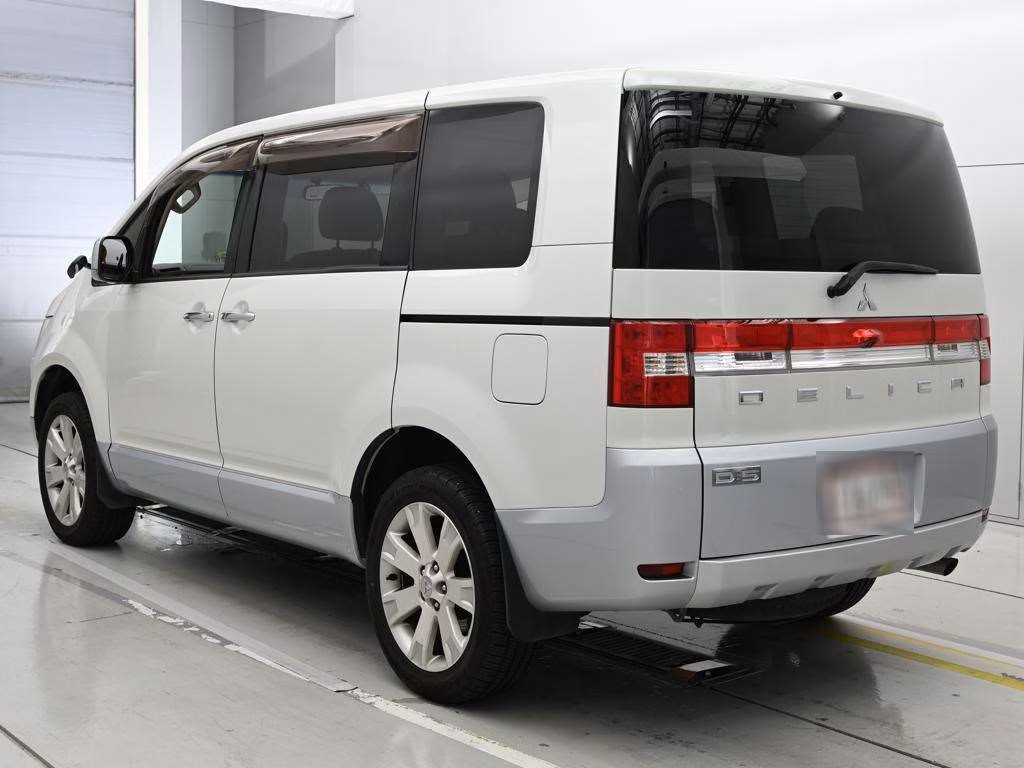 MITSUBISHI DELICA D:5
