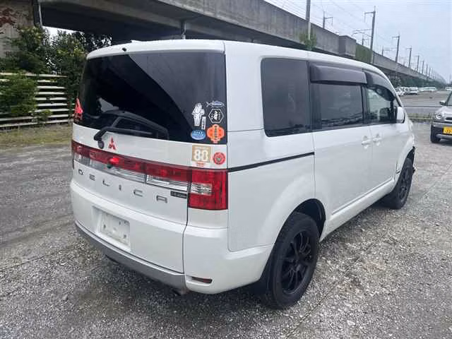 MITSUBISHI DELICA D:5