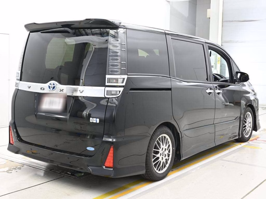 TOYOTA VOXY