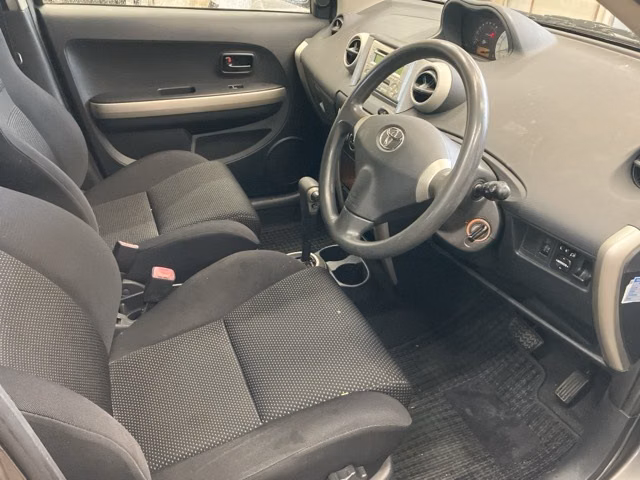 TOYOTA IST