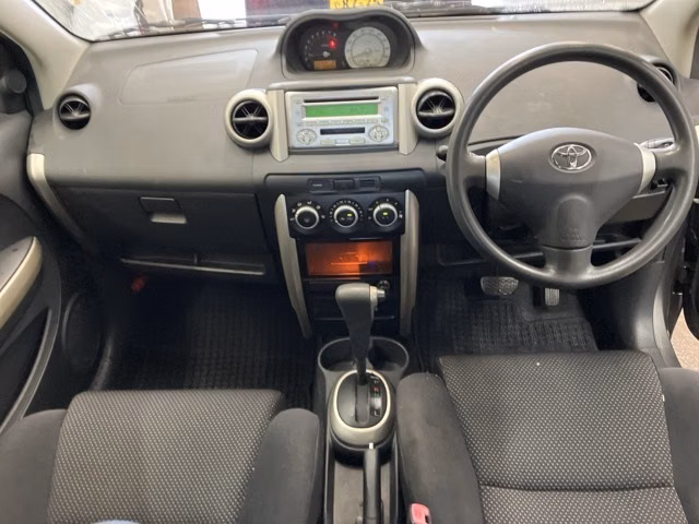TOYOTA IST