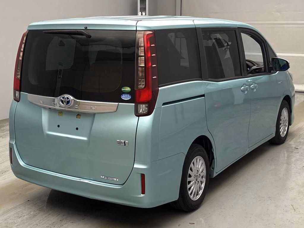 TOYOTA NOAH