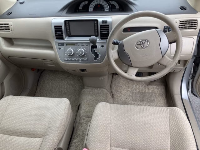 TOYOTA RAUM