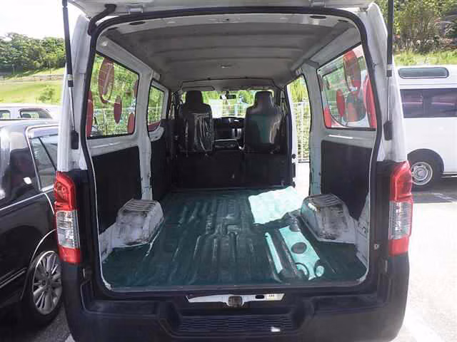 NISSAN NV350 CARAVAN