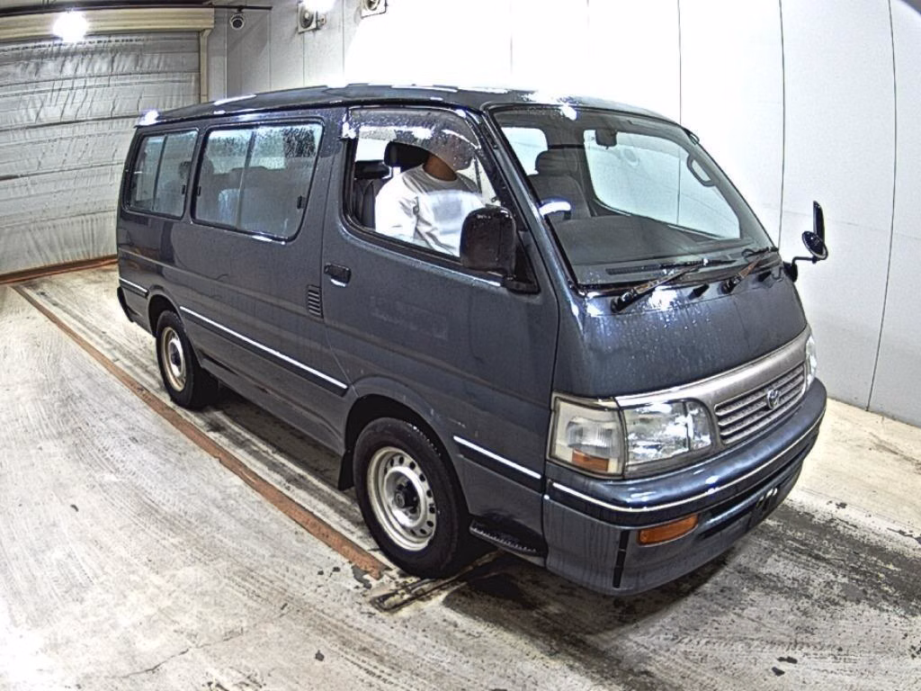 TOYOTA HIACE