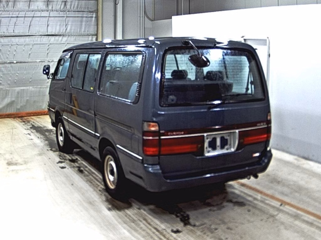 TOYOTA HIACE
