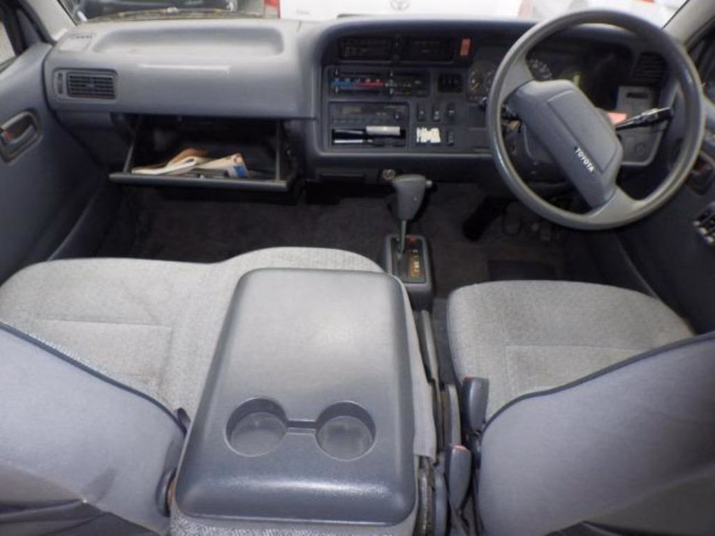 TOYOTA HIACE