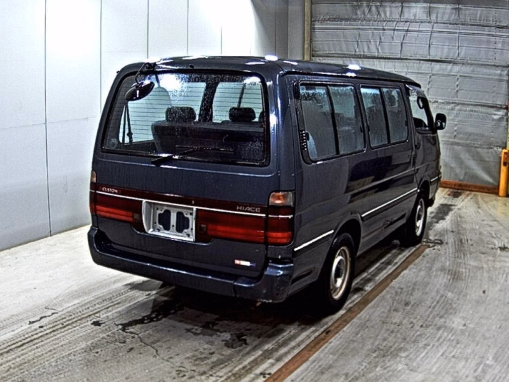 TOYOTA HIACE