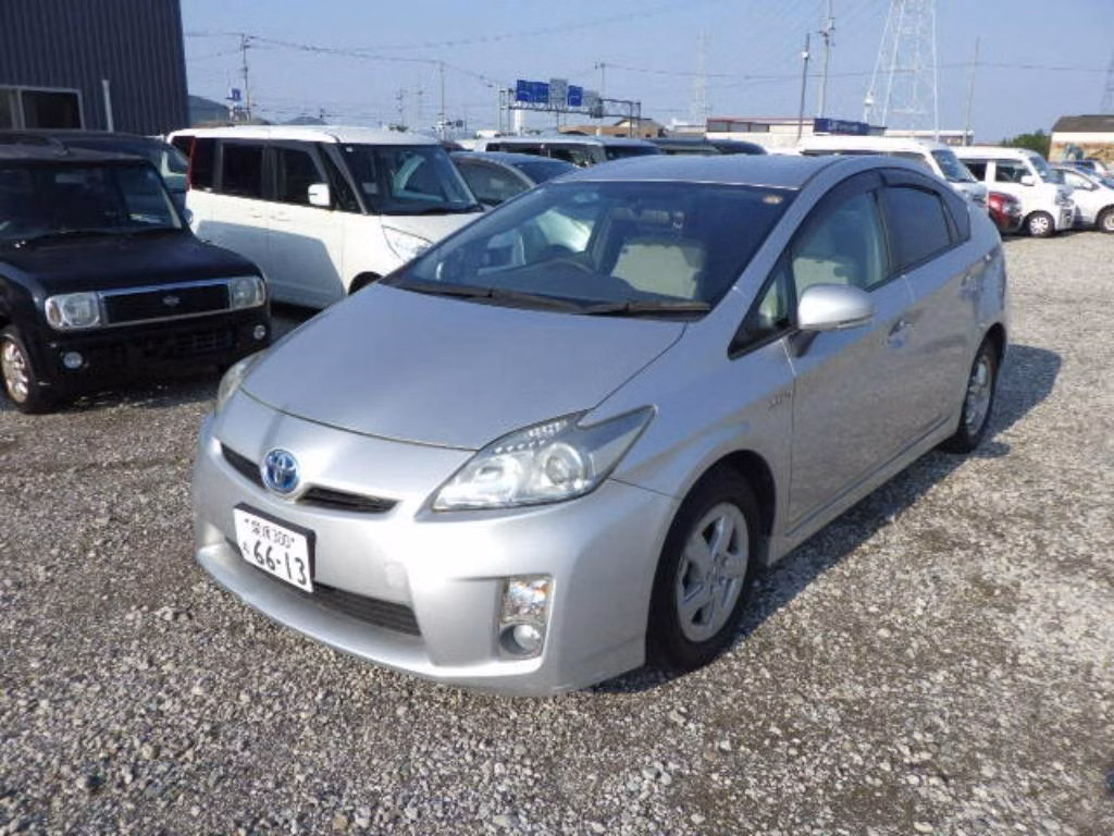 TOYOTA PRIUS