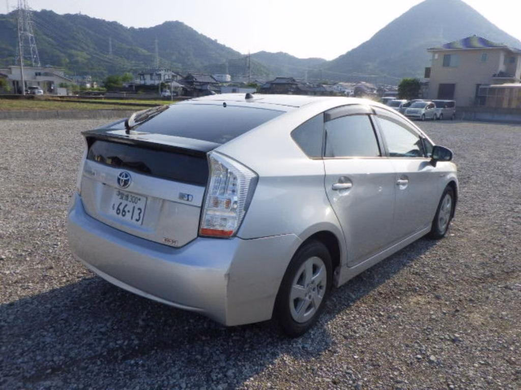 TOYOTA PRIUS