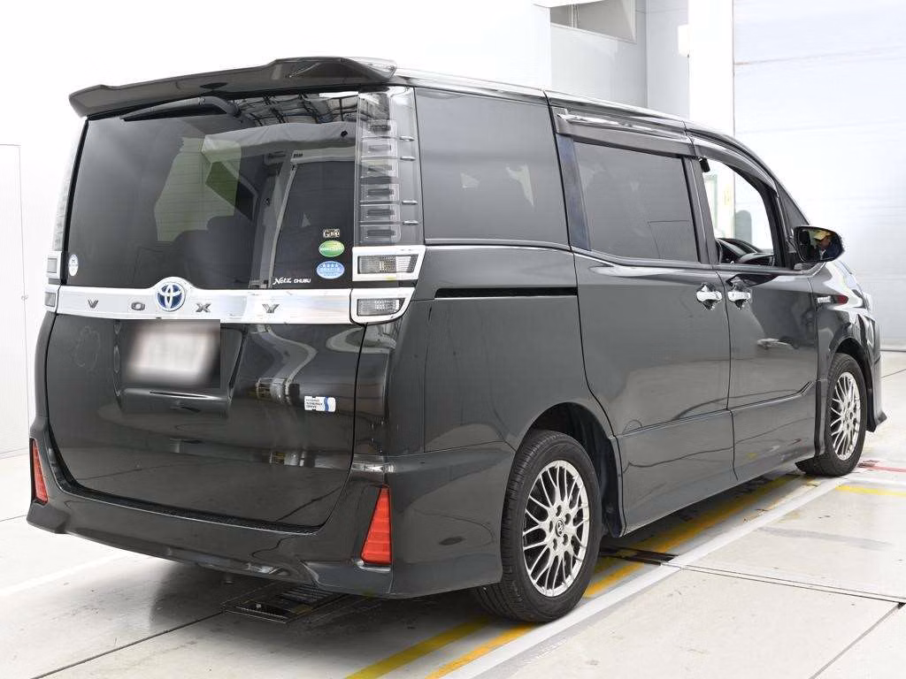 TOYOTA VOXY