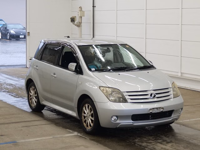 TOYOTA IST