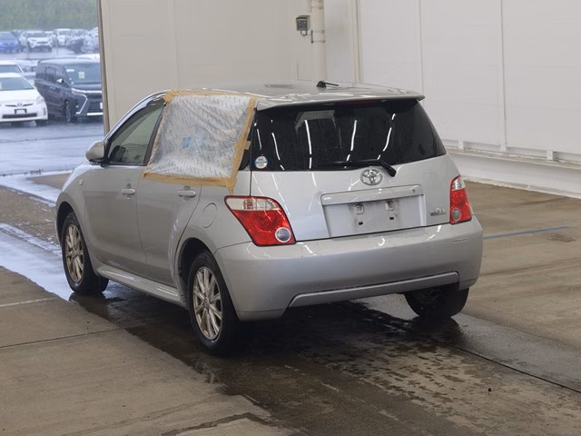 TOYOTA IST