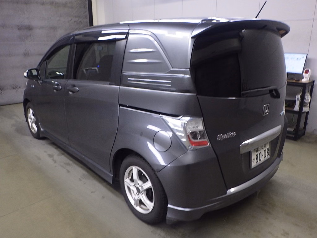 HONDA FREED SPIKE