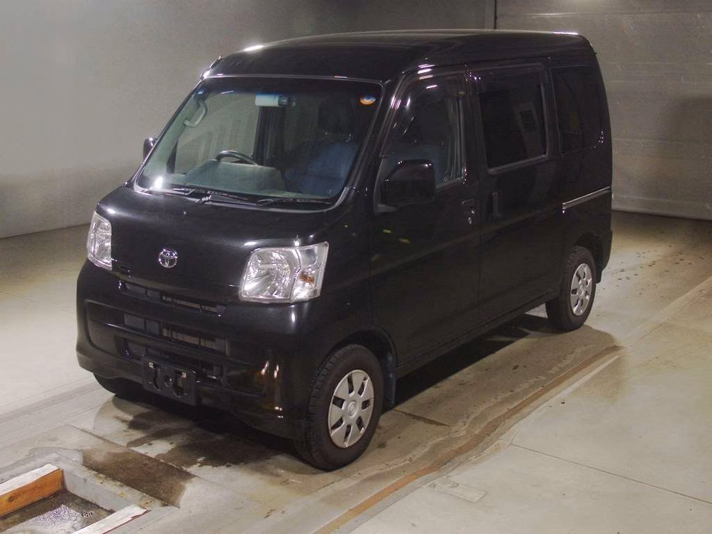 TOYOTA PIXIS VAN