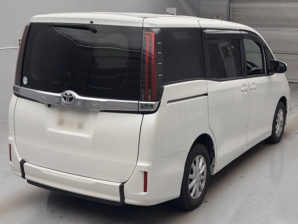 TOYOTA NOAH