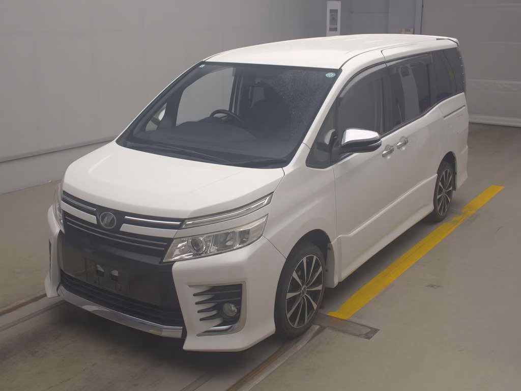 TOYOTA VOXY