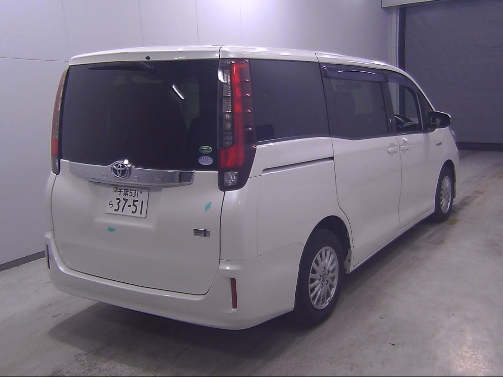 TOYOTA NOAH