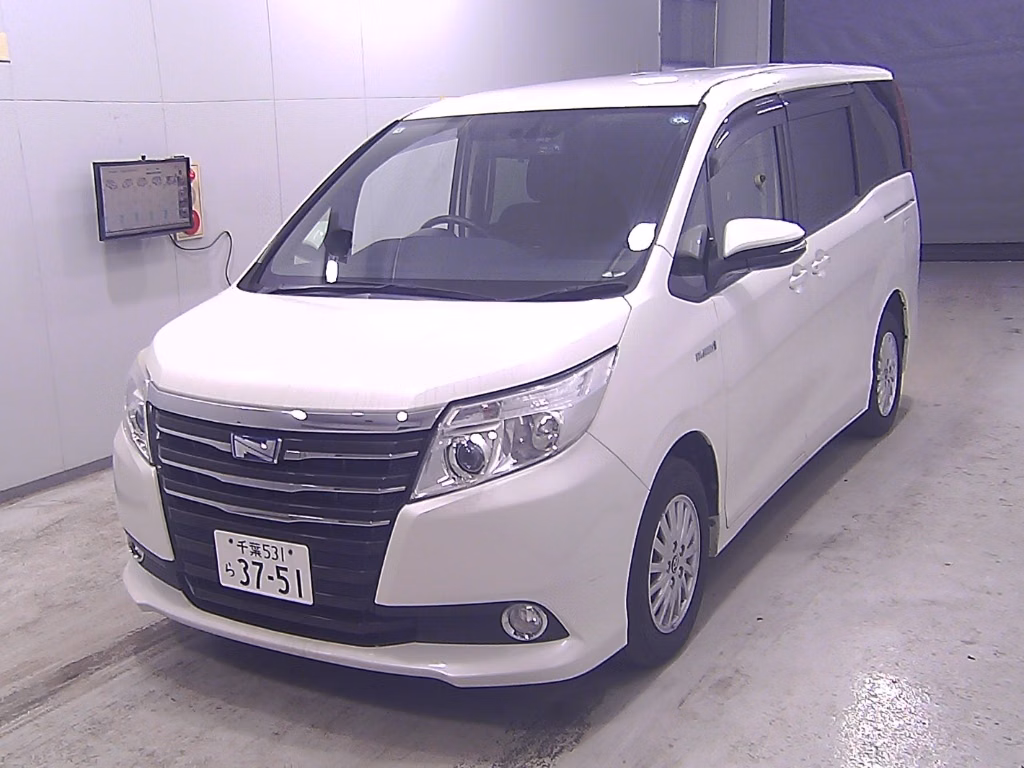 TOYOTA NOAH