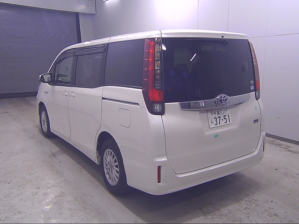 TOYOTA NOAH
