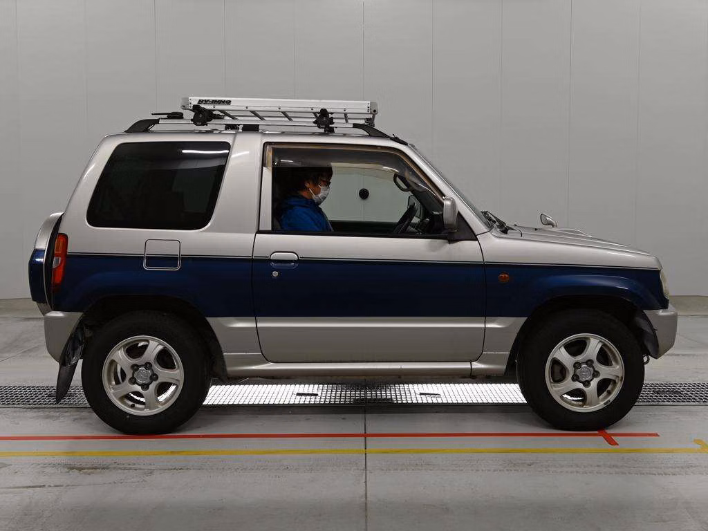 MITSUBISHI PAJERO MINI