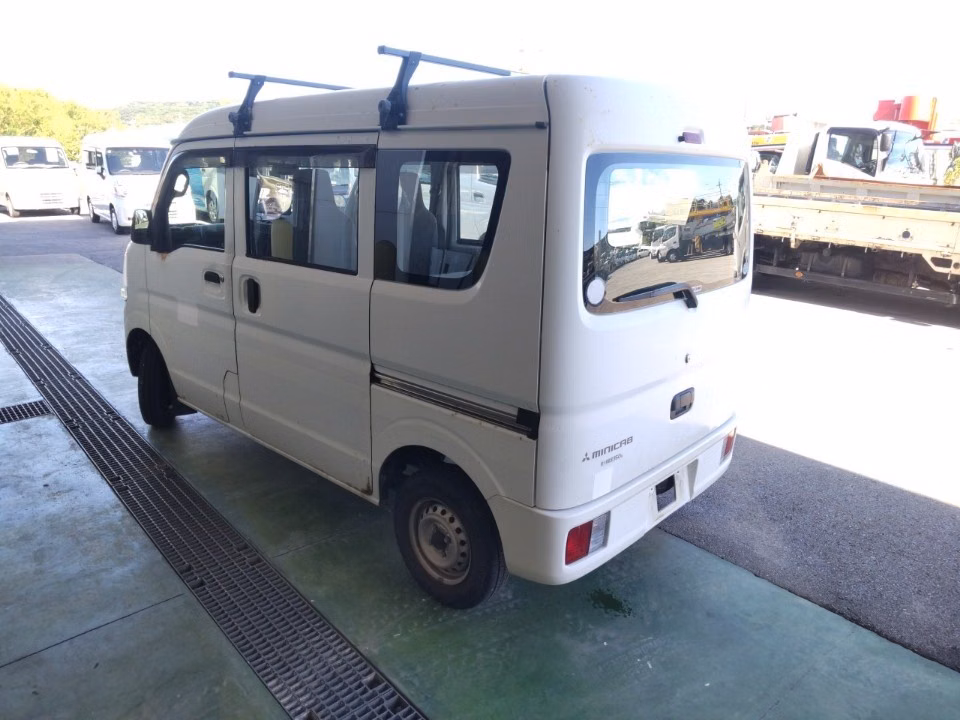 MITSUBISHI MINICAB