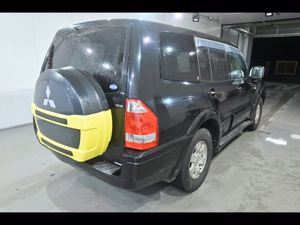 MITSUBISHI PAJERO