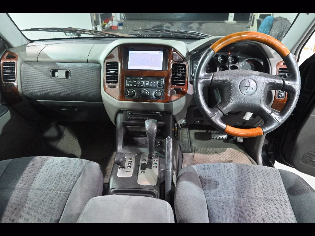 MITSUBISHI PAJERO