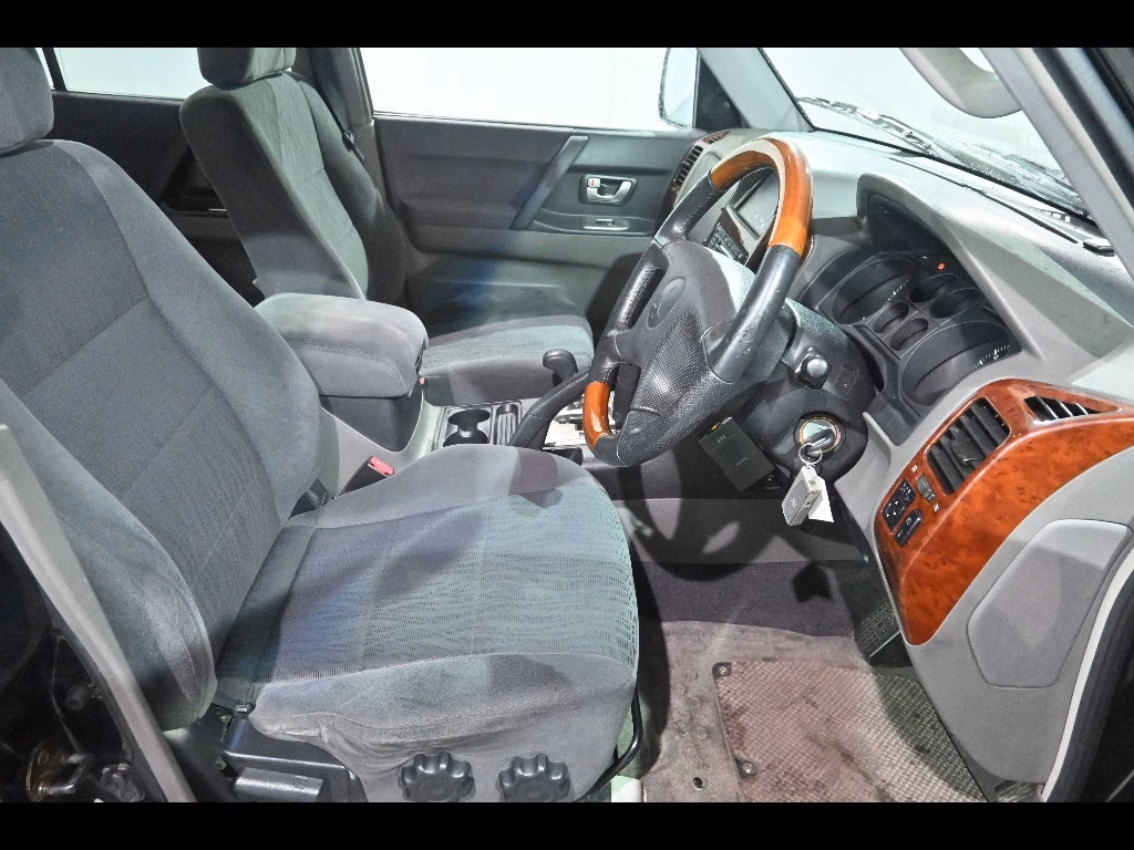 MITSUBISHI PAJERO