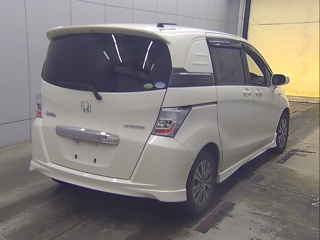 HONDA FREED SPIKE