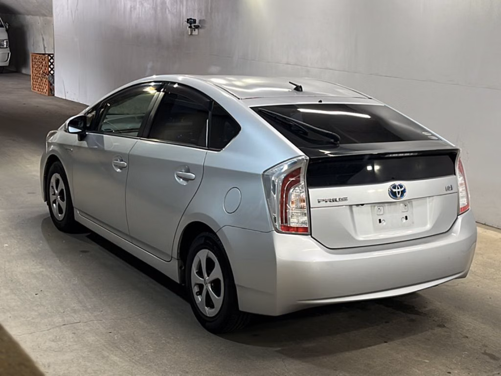 TOYOTA PRIUS
