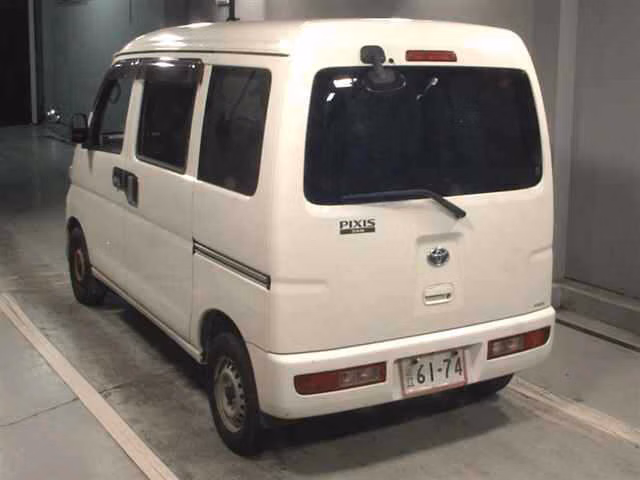 TOYOTA PIXIS VAN
