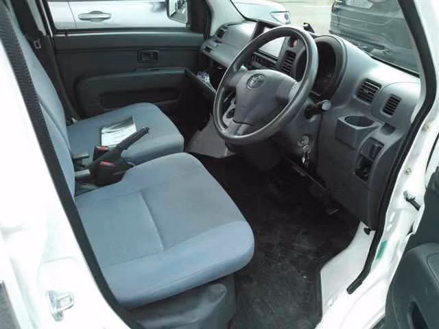 TOYOTA PIXIS VAN