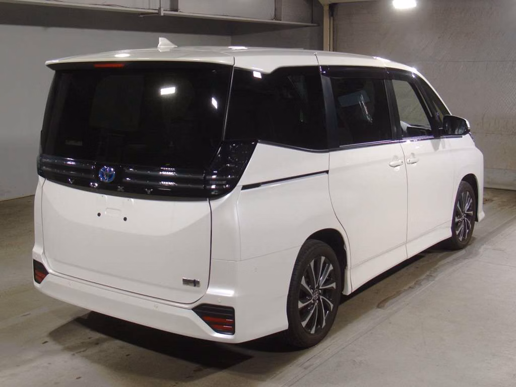 TOYOTA VOXY