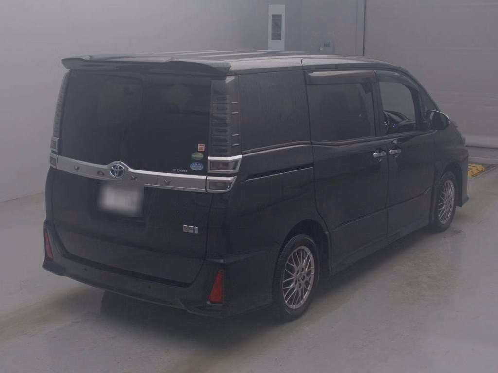TOYOTA VOXY