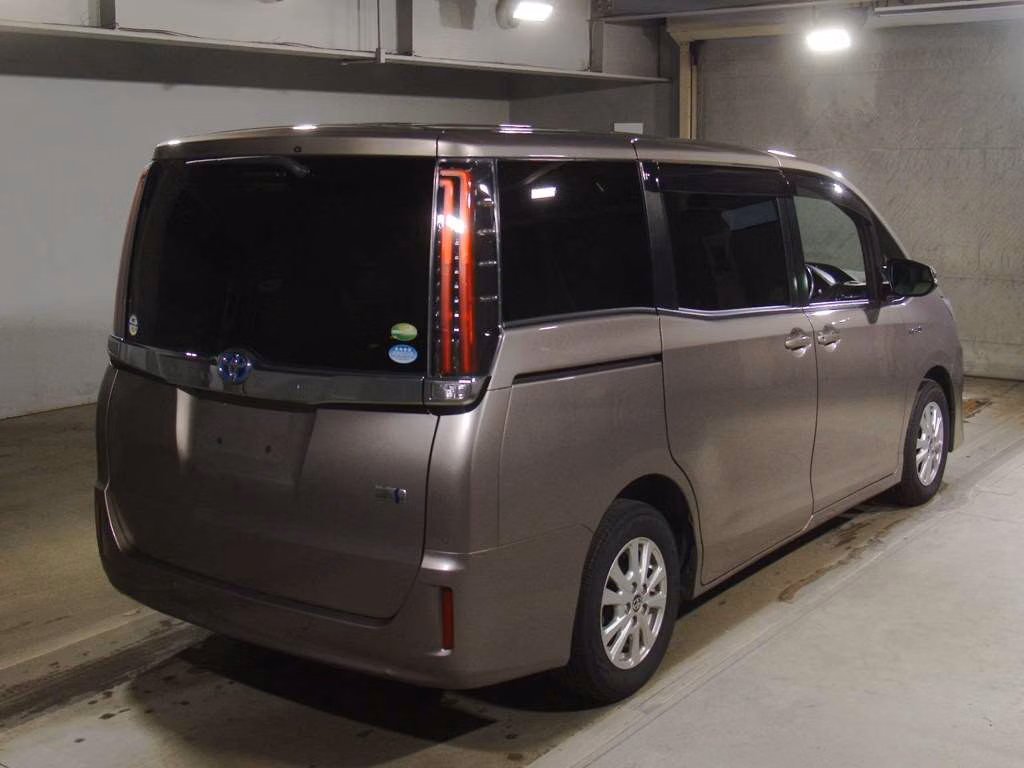 TOYOTA NOAH
