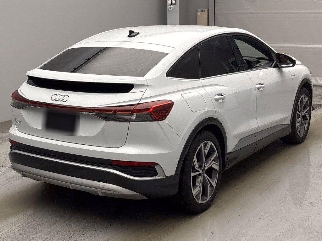 AUDI Q4 SPORTBACK E-TRON