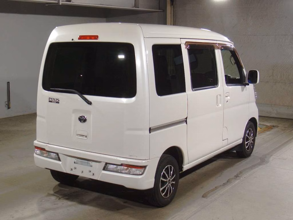 TOYOTA PIXIS VAN