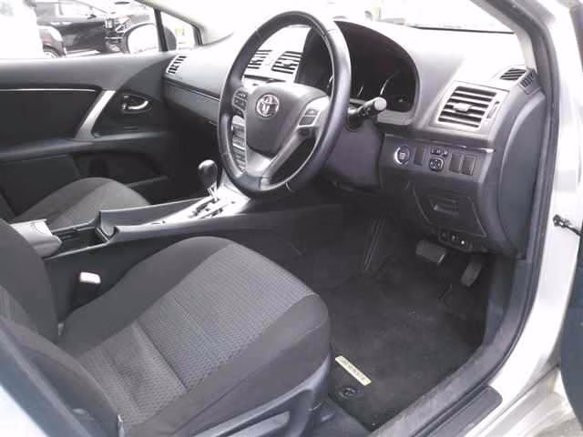 TOYOTA AVENSIS