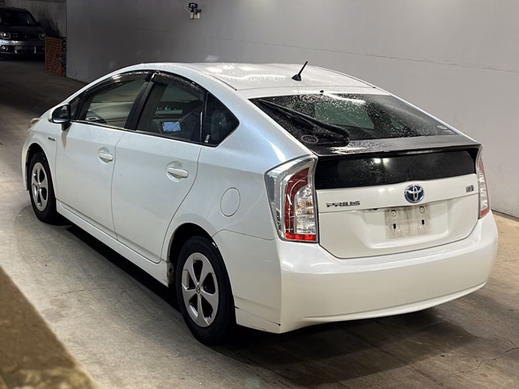TOYOTA PRIUS