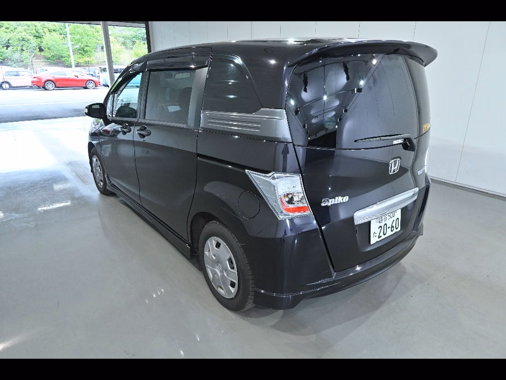 HONDA FREED SPIKE