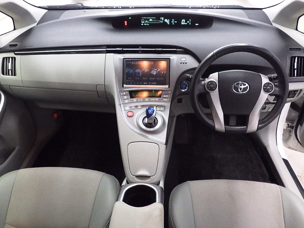TOYOTA PRIUS