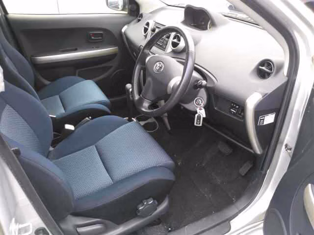 TOYOTA IST