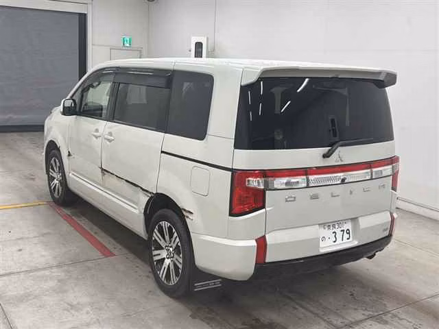 MITSUBISHI DELICA D:5
