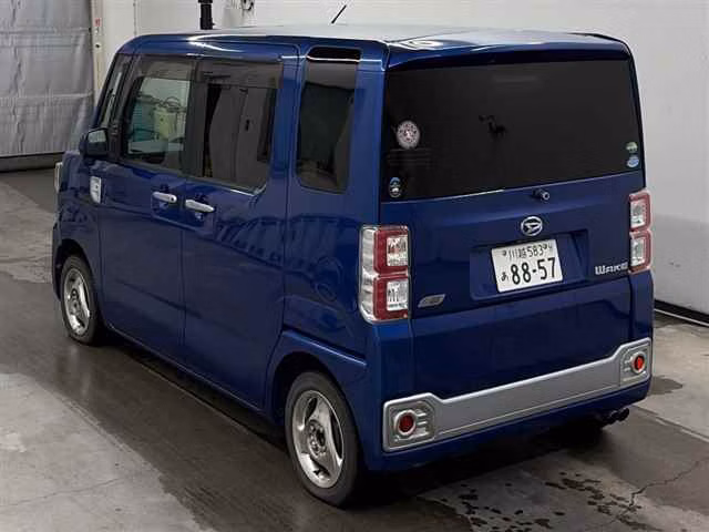 DAIHATSU WAKE