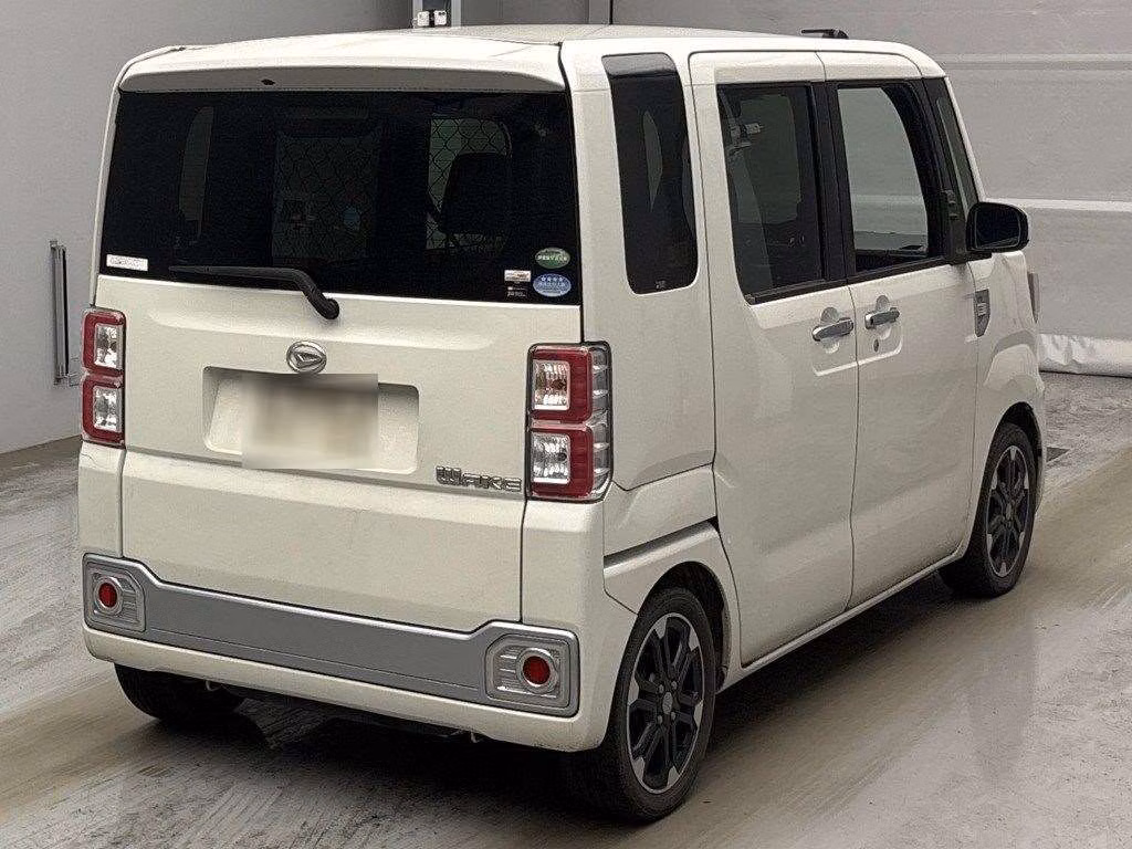 DAIHATSU WAKE