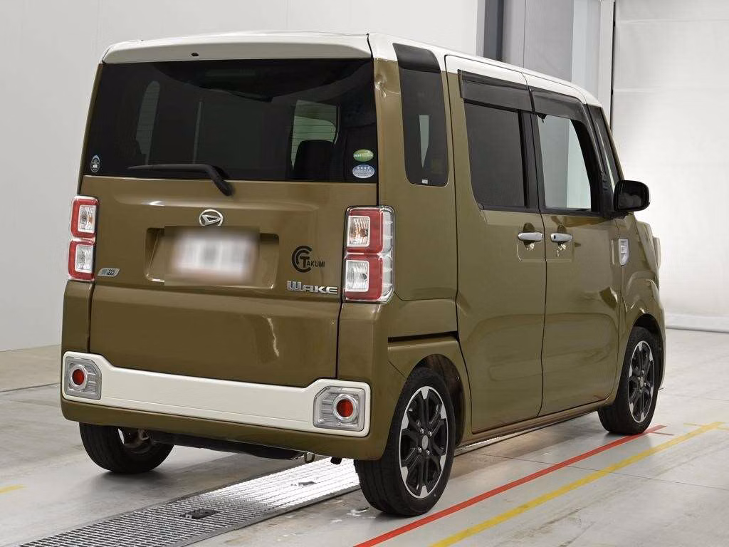 DAIHATSU WAKE