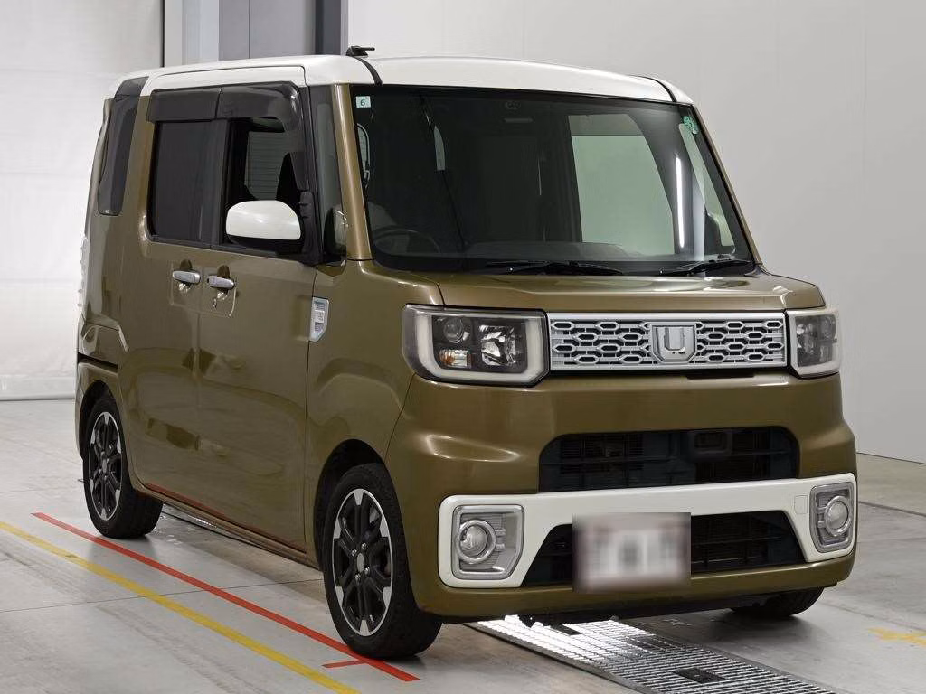 DAIHATSU WAKE